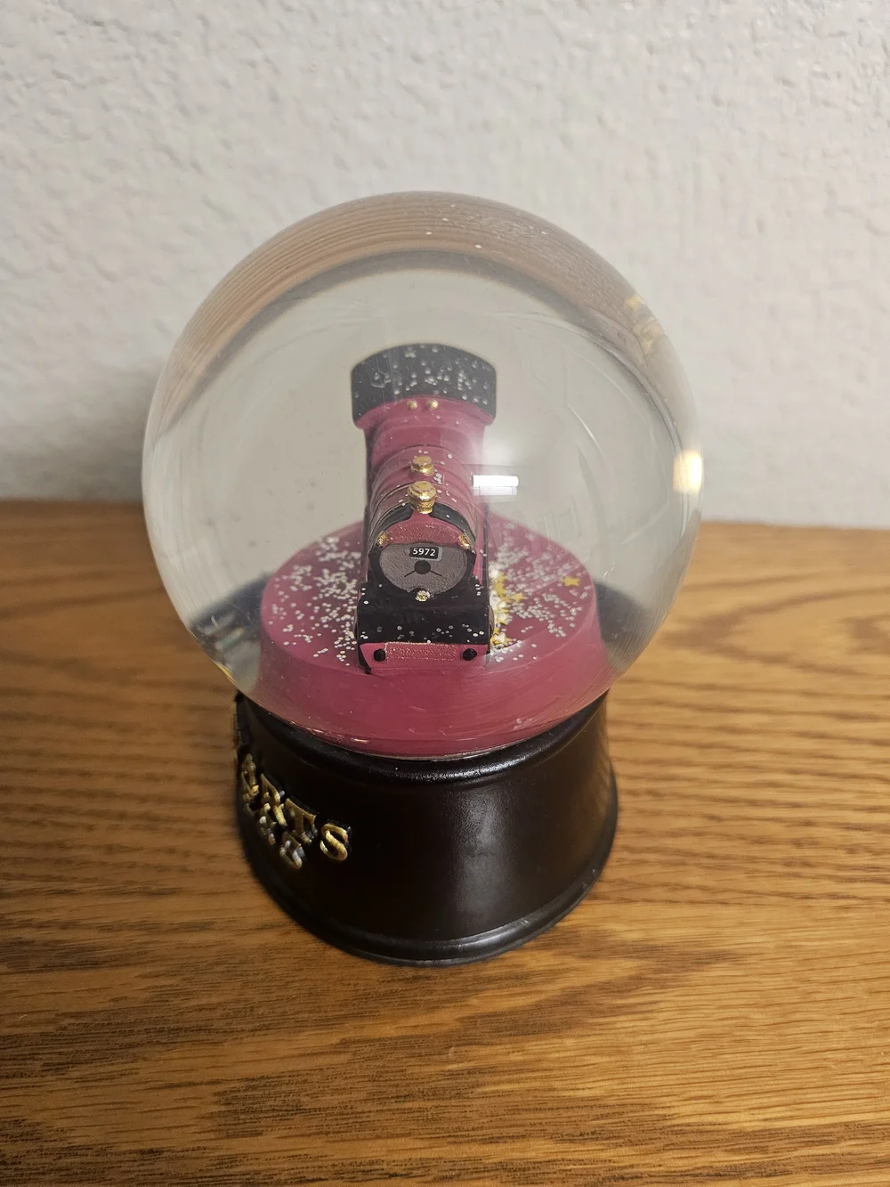 Harry Potter Hogwarts Express Snow Globe | Silver Buffalo | 2021 Warner Bros.
